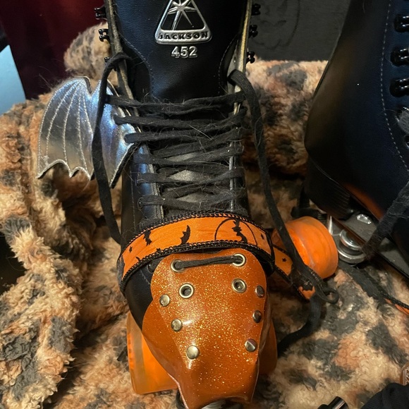 Outdoor Halloween Themed Roller Skate Package - Picture 2 of 3